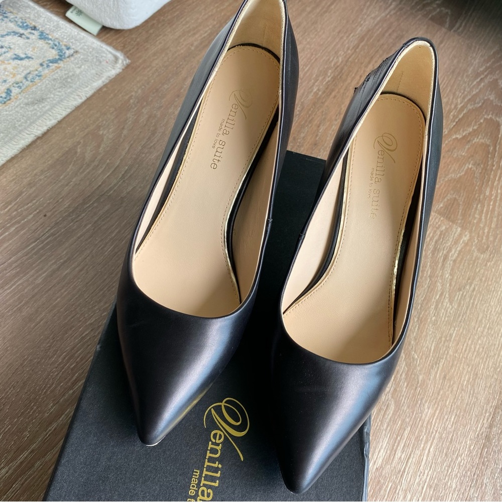 Venilla Suite Black Leather Gold Stiletto Pearl Rhinestone Heels 37